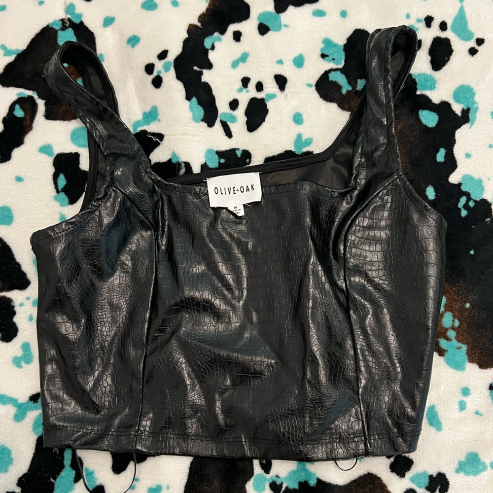 Olive & Oak Black Croc-Embossed Women's Top